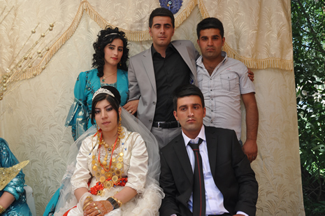 Yüksekova'da 30 Haziran 01 Temmuz 2012'de dünya evine giren çiftlerimizi sizlerler için sayfamıza taşıdık. Yüksekova Güncel Ailesi olarak tüm çitflerimize mutluluklar dileriz