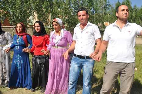 Yüksekova'da 30 Haziran 01 Temmuz 2012'de dünya evine giren çiftlerimizi sizlerler için sayfamıza taşıdık. Yüksekova Güncel Ailesi olarak tüm çitflerimize mutluluklar dileriz