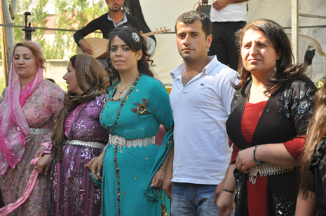 Yüksekova'da 30 Haziran 01 Temmuz 2012'de dünya evine giren çiftlerimizi sizlerler için sayfamıza taşıdık. Yüksekova Güncel Ailesi olarak tüm çitflerimize mutluluklar dileriz