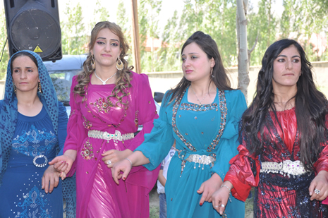 Yüksekova'da 30 Haziran 01 Temmuz 2012'de dünya evine giren çiftlerimizi sizlerler için sayfamıza taşıdık. Yüksekova Güncel Ailesi olarak tüm çitflerimize mutluluklar dileriz