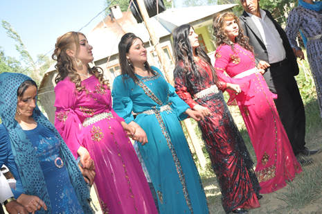 Yüksekova'da 30 Haziran 01 Temmuz 2012'de dünya evine giren çiftlerimizi sizlerler için sayfamıza taşıdık. Yüksekova Güncel Ailesi olarak tüm çitflerimize mutluluklar dileriz