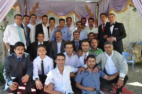 Yüksekova'da 30 Haziran 01 Temmuz 2012'de dünya evine giren çiftlerimizi sizlerler için sayfamıza taşıdık. Yüksekova Güncel Ailesi olarak tüm çitflerimize mutluluklar dileriz