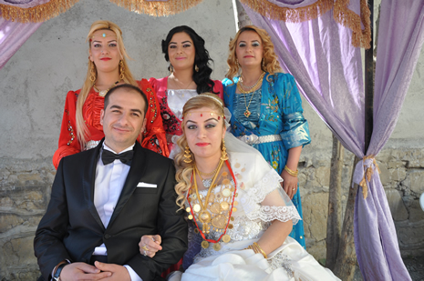 Yüksekova'da 30 Haziran 01 Temmuz 2012'de dünya evine giren çiftlerimizi sizlerler için sayfamıza taşıdık. Yüksekova Güncel Ailesi olarak tüm çitflerimize mutluluklar dileriz