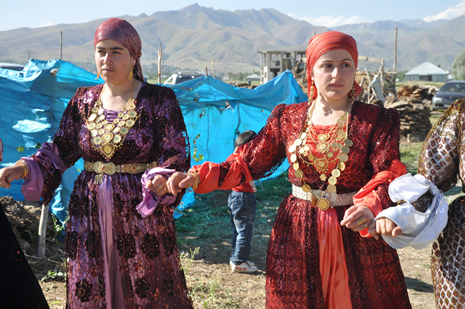 Yüksekova'da 30 Haziran 01 Temmuz 2012'de dünya evine giren çiftlerimizi sizlerler için sayfamıza taşıdık. Yüksekova Güncel Ailesi olarak tüm çitflerimize mutluluklar dileriz