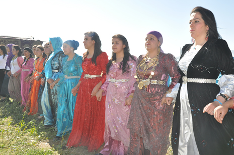 Yüksekova'da 30 Haziran 01 Temmuz 2012'de dünya evine giren çiftlerimizi sizlerler için sayfamıza taşıdık. Yüksekova Güncel Ailesi olarak tüm çitflerimize mutluluklar dileriz