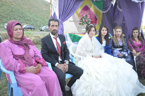 Yüksekova'da 30 Haziran 01 Temmuz 2012'de dünya evine giren çiftlerimizi sizlerler için sayfamıza taşıdık. Yüksekova Güncel Ailesi olarak tüm çitflerimize mutluluklar dileriz