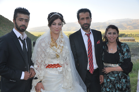 Yüksekova'da 30 Haziran 01 Temmuz 2012'de dünya evine giren çiftlerimizi sizlerler için sayfamıza taşıdık. Yüksekova Güncel Ailesi olarak tüm çitflerimize mutluluklar dileriz