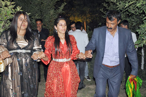 Yüksekova'da 30 Haziran 01 Temmuz 2012'de dünya evine giren çiftlerimizi sizlerler için sayfamıza taşıdık. Yüksekova Güncel Ailesi olarak tüm çitflerimize mutluluklar dileriz