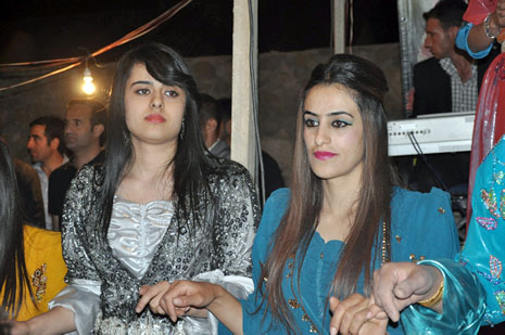 Yüksekova'da 30 Haziran 01 Temmuz 2012'de dünya evine giren çiftlerimizi sizlerler için sayfamıza taşıdık. Yüksekova Güncel Ailesi olarak tüm çitflerimize mutluluklar dileriz