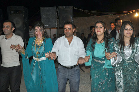 Yüksekova'da 30 Haziran 01 Temmuz 2012'de dünya evine giren çiftlerimizi sizlerler için sayfamıza taşıdık. Yüksekova Güncel Ailesi olarak tüm çitflerimize mutluluklar dileriz