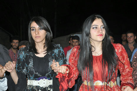 Yüksekova'da 30 Haziran 01 Temmuz 2012'de dünya evine giren çiftlerimizi sizlerler için sayfamıza taşıdık. Yüksekova Güncel Ailesi olarak tüm çitflerimize mutluluklar dileriz