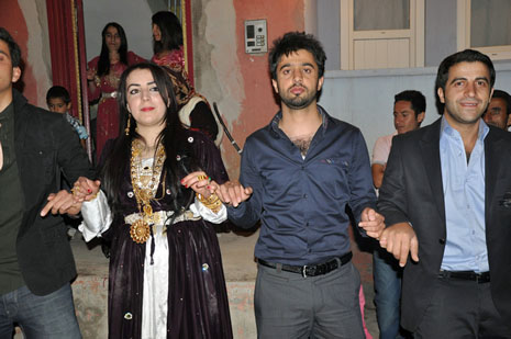 Yüksekova'da 30 Haziran 01 Temmuz 2012'de dünya evine giren çiftlerimizi sizlerler için sayfamıza taşıdık. Yüksekova Güncel Ailesi olarak tüm çitflerimize mutluluklar dileriz