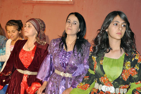 Yüksekova'da 30 Haziran 01 Temmuz 2012'de dünya evine giren çiftlerimizi sizlerler için sayfamıza taşıdık. Yüksekova Güncel Ailesi olarak tüm çitflerimize mutluluklar dileriz