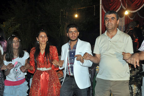 Yüksekova'da 30 Haziran 01 Temmuz 2012'de dünya evine giren çiftlerimizi sizlerler için sayfamıza taşıdık. Yüksekova Güncel Ailesi olarak tüm çitflerimize mutluluklar dileriz