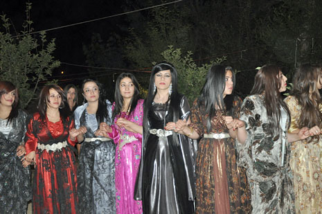 Yüksekova'da 30 Haziran 01 Temmuz 2012'de dünya evine giren çiftlerimizi sizlerler için sayfamıza taşıdık. Yüksekova Güncel Ailesi olarak tüm çitflerimize mutluluklar dileriz