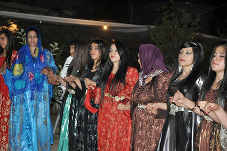 Yüksekova'da 30 Haziran 01 Temmuz 2012'de dünya evine giren çiftlerimizi sizlerler için sayfamıza taşıdık. Yüksekova Güncel Ailesi olarak tüm çitflerimize mutluluklar dileriz