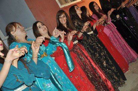 Yüksekova'da 30 Haziran 01 Temmuz 2012'de dünya evine giren çiftlerimizi sizlerler için sayfamıza taşıdık. Yüksekova Güncel Ailesi olarak tüm çitflerimize mutluluklar dileriz