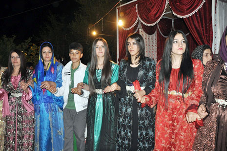 Yüksekova'da 30 Haziran 01 Temmuz 2012'de dünya evine giren çiftlerimizi sizlerler için sayfamıza taşıdık. Yüksekova Güncel Ailesi olarak tüm çitflerimize mutluluklar dileriz