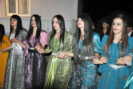 Yüksekova'da 30 Haziran 01 Temmuz 2012'de dünya evine giren çiftlerimizi sizlerler için sayfamıza taşıdık. Yüksekova Güncel Ailesi olarak tüm çitflerimize mutluluklar dileriz