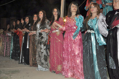 Yüksekova'da 30 Haziran 01 Temmuz 2012'de dünya evine giren çiftlerimizi sizlerler için sayfamıza taşıdık. Yüksekova Güncel Ailesi olarak tüm çitflerimize mutluluklar dileriz