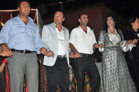 Yüksekova'da 30 Haziran 01 Temmuz 2012'de dünya evine giren çiftlerimizi sizlerler için sayfamıza taşıdık. Yüksekova Güncel Ailesi olarak tüm çitflerimize mutluluklar dileriz