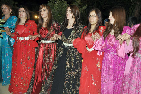 Yüksekova'da 30 Haziran 01 Temmuz 2012'de dünya evine giren çiftlerimizi sizlerler için sayfamıza taşıdık. Yüksekova Güncel Ailesi olarak tüm çitflerimize mutluluklar dileriz