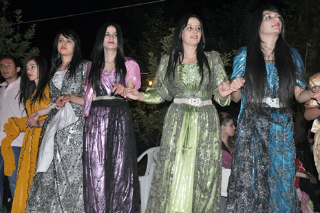 Yüksekova'da 30 Haziran 01 Temmuz 2012'de dünya evine giren çiftlerimizi sizlerler için sayfamıza taşıdık. Yüksekova Güncel Ailesi olarak tüm çitflerimize mutluluklar dileriz