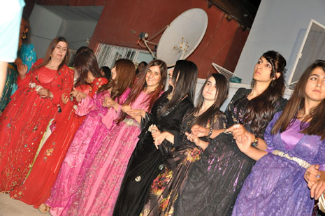 Yüksekova'da 30 Haziran 01 Temmuz 2012'de dünya evine giren çiftlerimizi sizlerler için sayfamıza taşıdık. Yüksekova Güncel Ailesi olarak tüm çitflerimize mutluluklar dileriz