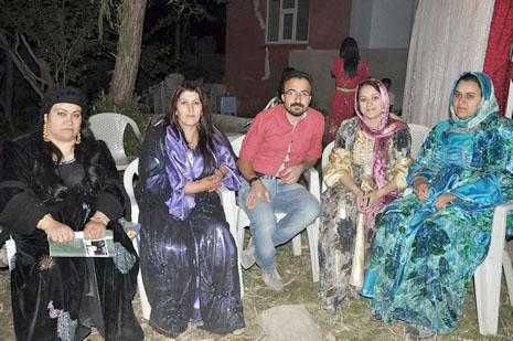 Yüksekova'da 30 Haziran 01 Temmuz 2012'de dünya evine giren çiftlerimizi sizlerler için sayfamıza taşıdık. Yüksekova Güncel Ailesi olarak tüm çitflerimize mutluluklar dileriz