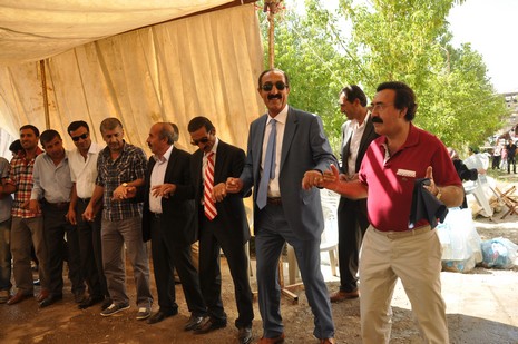 Yüksekova'da 07-08 Temmuz 2012'de dünya evine giren çiftlerimizi sizlerler için sayfamıza taşıdık. Yüksekova Güncel Ailesi olarak tüm çitflerimize mutluluklar dileriz