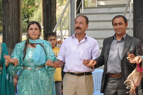 Yüksekova'da 07-08 Temmuz 2012'de dünya evine giren çiftlerimizi sizlerler için sayfamıza taşıdık. Yüksekova Güncel Ailesi olarak tüm çitflerimize mutluluklar dileriz