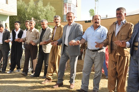 Yüksekova'da 07-08 Temmuz 2012'de dünya evine giren çiftlerimizi sizlerler için sayfamıza taşıdık. Yüksekova Güncel Ailesi olarak tüm çitflerimize mutluluklar dileriz