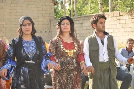 Yüksekova'da 07-08 Temmuz 2012'de dünya evine giren çiftlerimizi sizlerler için sayfamıza taşıdık. Yüksekova Güncel Ailesi olarak tüm çitflerimize mutluluklar dileriz