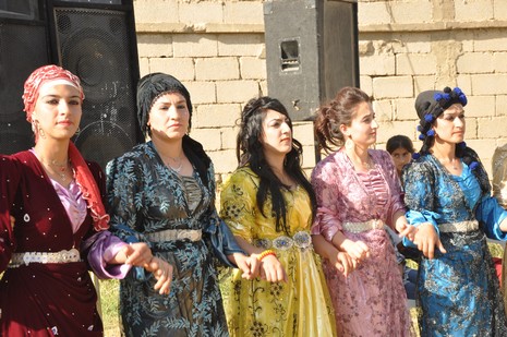 Yüksekova'da 07-08 Temmuz 2012'de dünya evine giren çiftlerimizi sizlerler için sayfamıza taşıdık. Yüksekova Güncel Ailesi olarak tüm çitflerimize mutluluklar dileriz