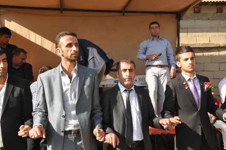 Yüksekova'da 07-08 Temmuz 2012'de dünya evine giren çiftlerimizi sizlerler için sayfamıza taşıdık. Yüksekova Güncel Ailesi olarak tüm çitflerimize mutluluklar dileriz