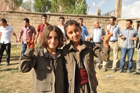 Yüksekova'da 07-08 Temmuz 2012'de dünya evine giren çiftlerimizi sizlerler için sayfamıza taşıdık. Yüksekova Güncel Ailesi olarak tüm çitflerimize mutluluklar dileriz