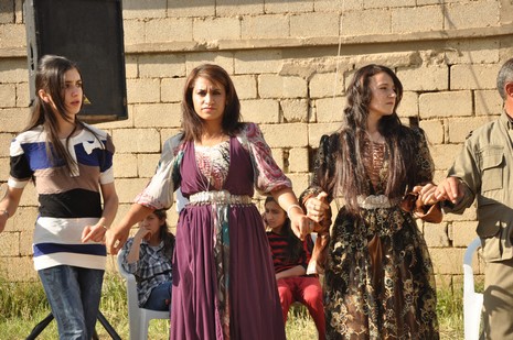 Yüksekova'da 07-08 Temmuz 2012'de dünya evine giren çiftlerimizi sizlerler için sayfamıza taşıdık. Yüksekova Güncel Ailesi olarak tüm çitflerimize mutluluklar dileriz