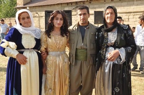 Yüksekova'da 07-08 Temmuz 2012'de dünya evine giren çiftlerimizi sizlerler için sayfamıza taşıdık. Yüksekova Güncel Ailesi olarak tüm çitflerimize mutluluklar dileriz