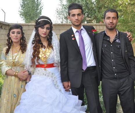 Yüksekova'da 07-08 Temmuz 2012'de dünya evine giren çiftlerimizi sizlerler için sayfamıza taşıdık. Yüksekova Güncel Ailesi olarak tüm çitflerimize mutluluklar dileriz