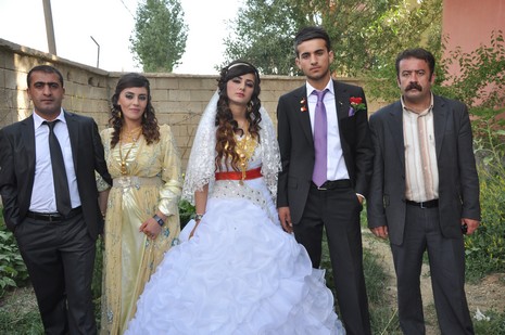 Yüksekova'da 07-08 Temmuz 2012'de dünya evine giren çiftlerimizi sizlerler için sayfamıza taşıdık. Yüksekova Güncel Ailesi olarak tüm çitflerimize mutluluklar dileriz