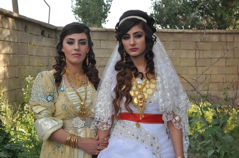 Yüksekova'da 07-08 Temmuz 2012'de dünya evine giren çiftlerimizi sizlerler için sayfamıza taşıdık. Yüksekova Güncel Ailesi olarak tüm çitflerimize mutluluklar dileriz