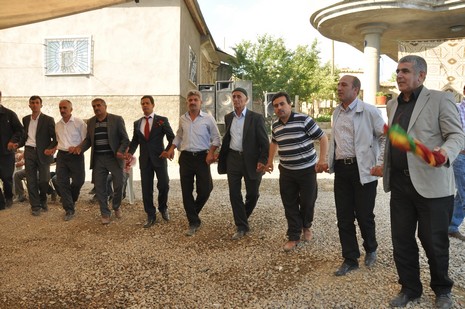 Yüksekova'da 07-08 Temmuz 2012'de dünya evine giren çiftlerimizi sizlerler için sayfamıza taşıdık. Yüksekova Güncel Ailesi olarak tüm çitflerimize mutluluklar dileriz