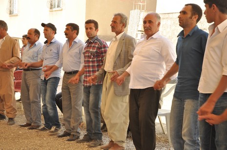 Yüksekova'da 07-08 Temmuz 2012'de dünya evine giren çiftlerimizi sizlerler için sayfamıza taşıdık. Yüksekova Güncel Ailesi olarak tüm çitflerimize mutluluklar dileriz