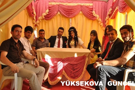 Yüksekova'da 07-08 Temmuz 2012'de dünya evine giren çiftlerimizi sizlerler için sayfamıza taşıdık. Yüksekova Güncel Ailesi olarak tüm çitflerimize mutluluklar dileriz