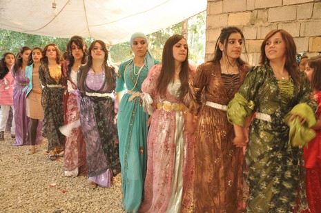 Yüksekova'da 07-08 Temmuz 2012'de dünya evine giren çiftlerimizi sizlerler için sayfamıza taşıdık. Yüksekova Güncel Ailesi olarak tüm çitflerimize mutluluklar dileriz