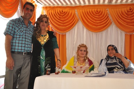 Yüksekova'da 07-08 Temmuz 2012'de dünya evine giren çiftlerimizi sizlerler için sayfamıza taşıdık. Yüksekova Güncel Ailesi olarak tüm çitflerimize mutluluklar dileriz