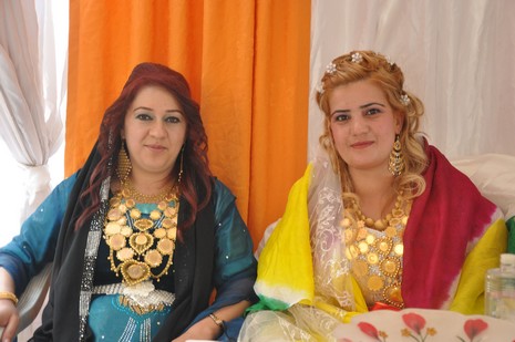 Yüksekova'da 07-08 Temmuz 2012'de dünya evine giren çiftlerimizi sizlerler için sayfamıza taşıdık. Yüksekova Güncel Ailesi olarak tüm çitflerimize mutluluklar dileriz