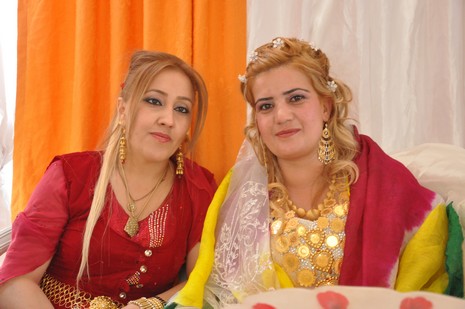 Yüksekova'da 07-08 Temmuz 2012'de dünya evine giren çiftlerimizi sizlerler için sayfamıza taşıdık. Yüksekova Güncel Ailesi olarak tüm çitflerimize mutluluklar dileriz