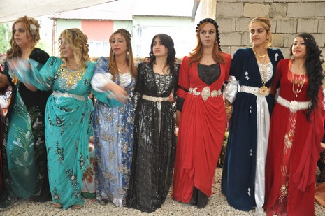 Yüksekova'da 07-08 Temmuz 2012'de dünya evine giren çiftlerimizi sizlerler için sayfamıza taşıdık. Yüksekova Güncel Ailesi olarak tüm çitflerimize mutluluklar dileriz