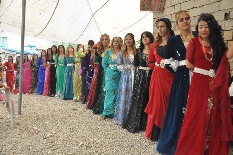 Yüksekova'da 07-08 Temmuz 2012'de dünya evine giren çiftlerimizi sizlerler için sayfamıza taşıdık. Yüksekova Güncel Ailesi olarak tüm çitflerimize mutluluklar dileriz